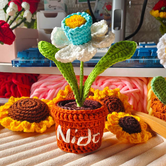 Daffodil flower pot. - Busy Bee Artist