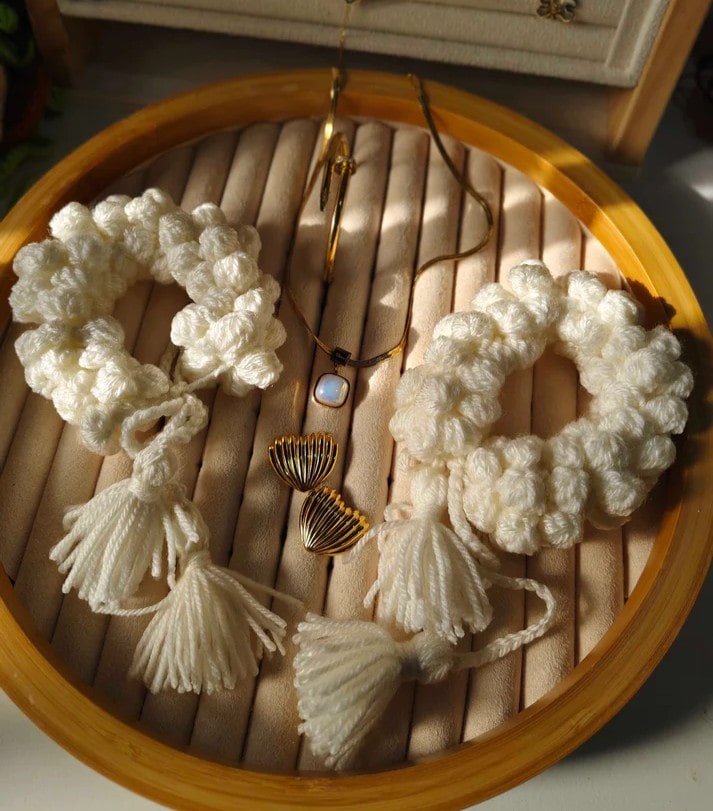 Graceful Plain Gajra