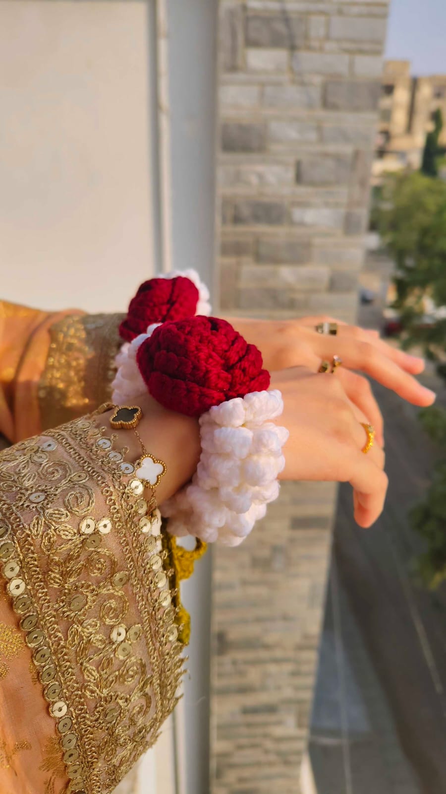 Classic Red Rose Gajra