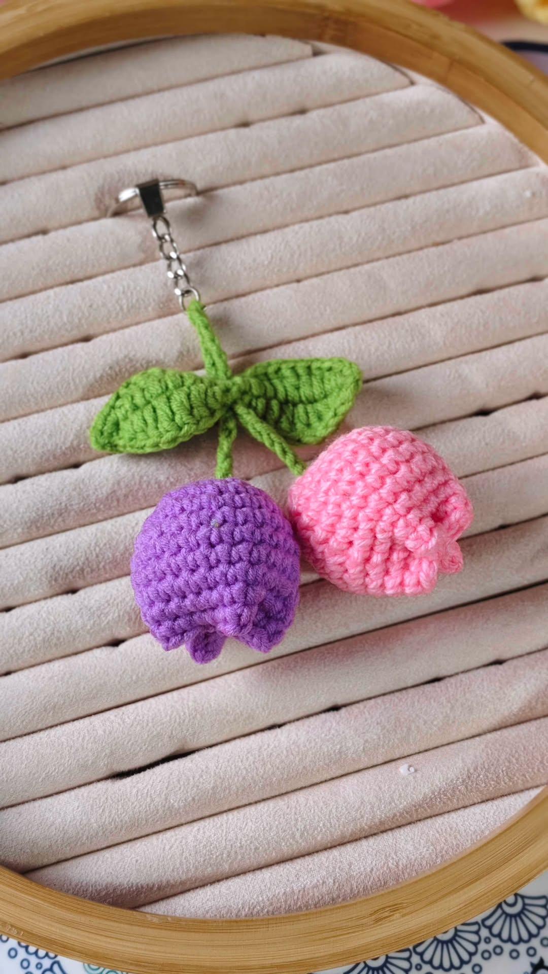 Double Tulip flower keychain - Busy Bee Artist