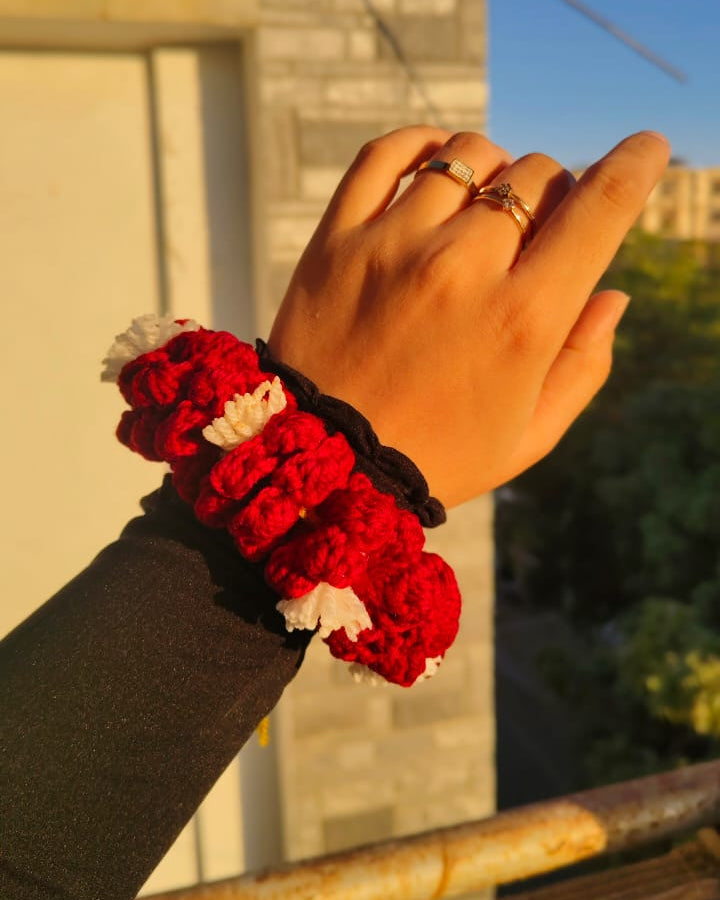 Blooms in Yarn Gajra