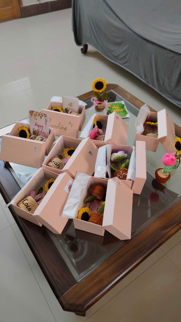 Sunflower Pot (7 inches)