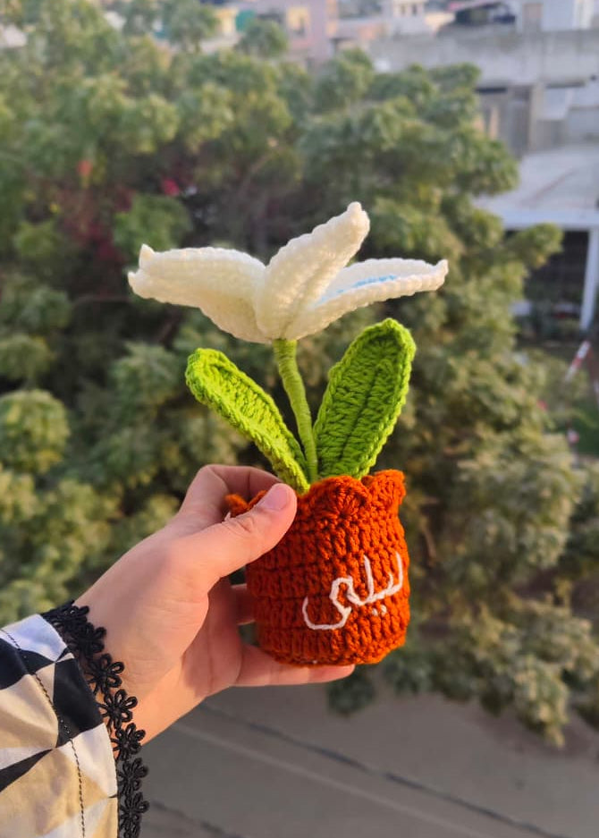 Gradient Blue Lily Pot