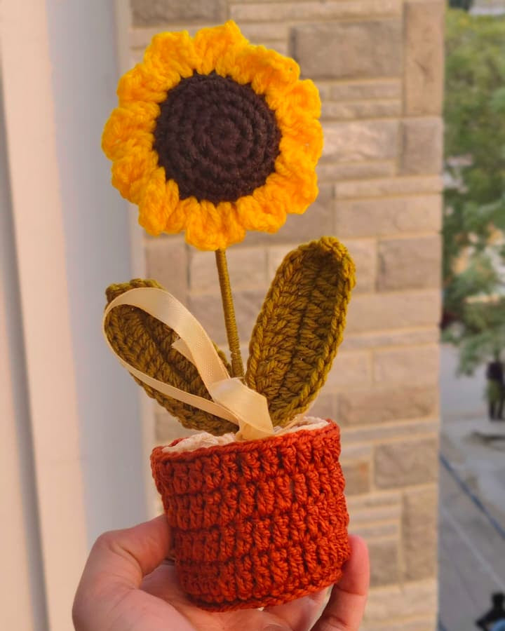 Sunflower Pot (7 inches)