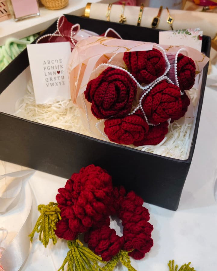 The Roses Gift Box Bundle