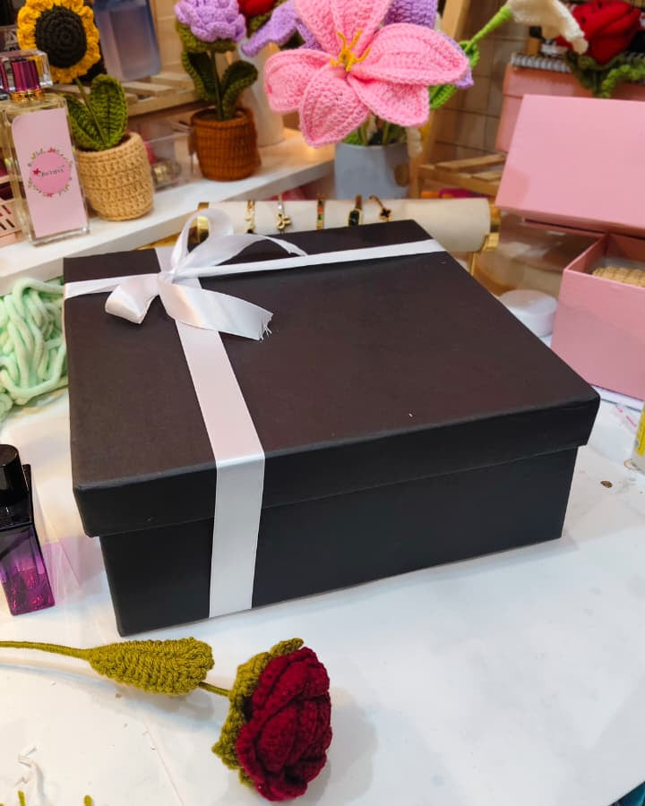 The Roses Gift Box Bundle
