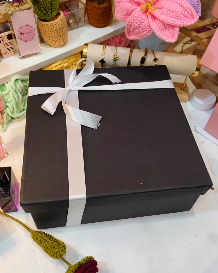 The Roses Gift Box Bundle