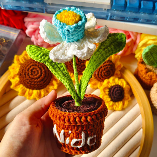 Daffodil flower pot. - Busy Bee Artist