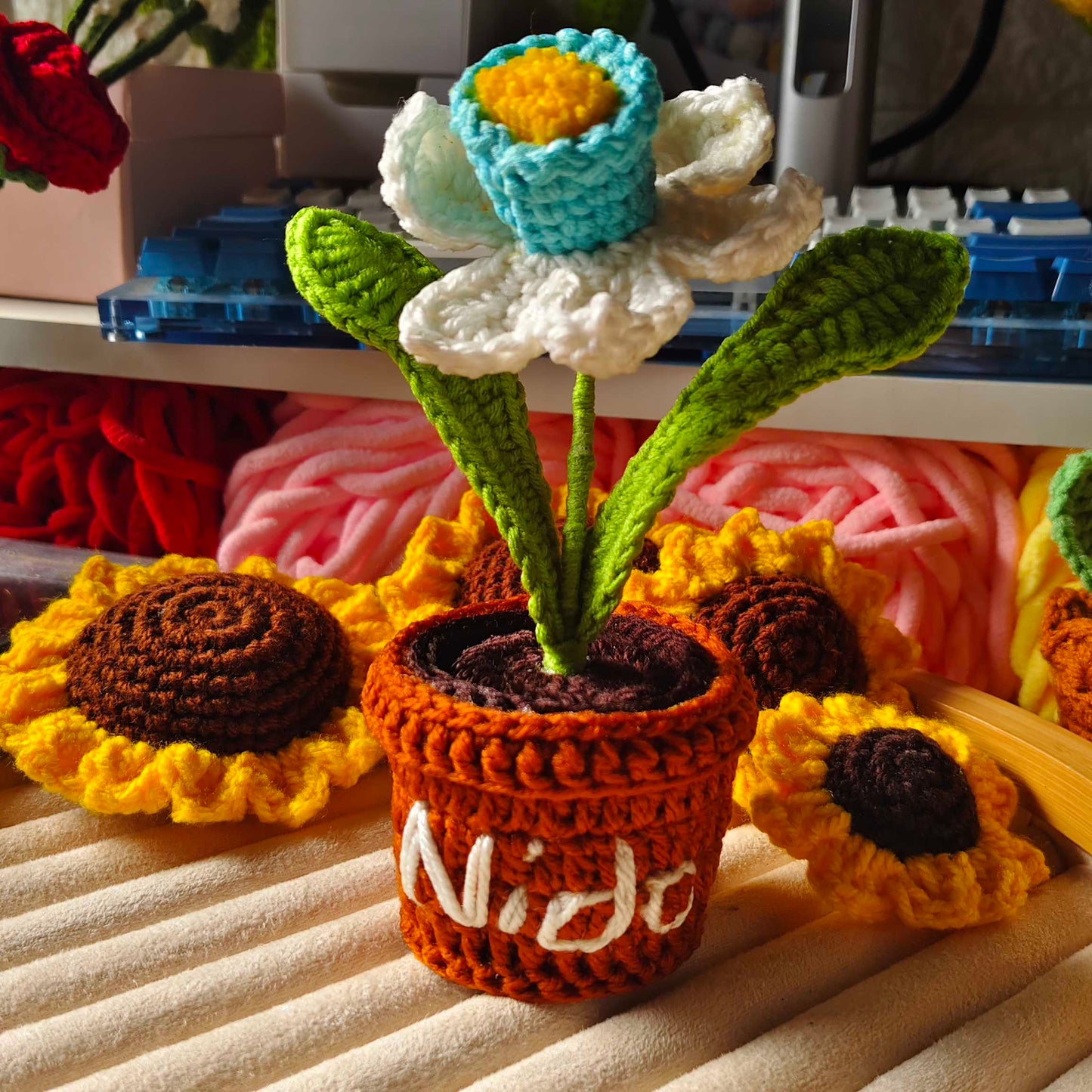 Daffodil flower pot. - Busy Bee Artist