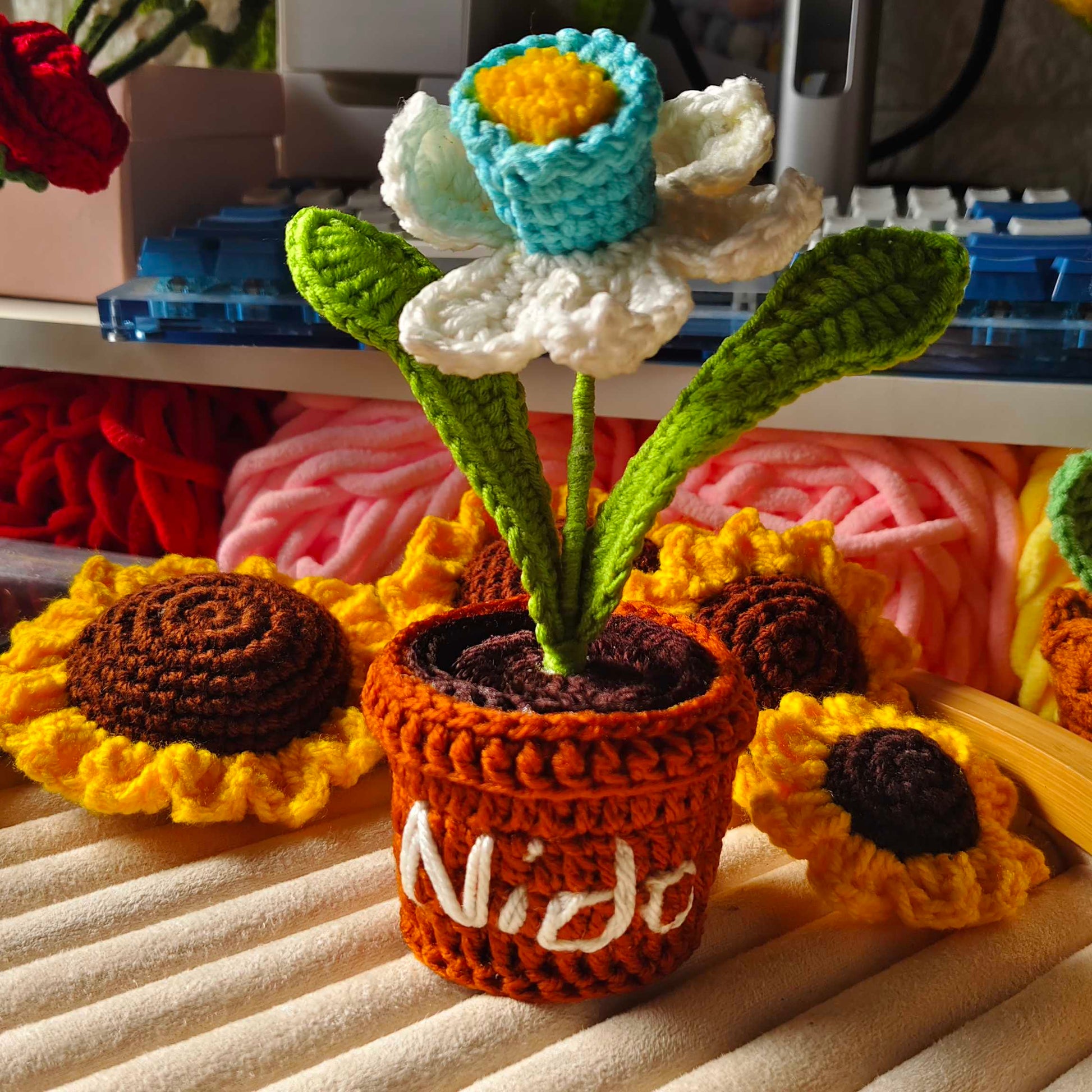 Daffodil flower pot. - Busy Bee Artist