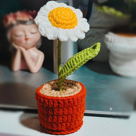 Daisy flower pot (7 inches) - Busy Bee Artist
