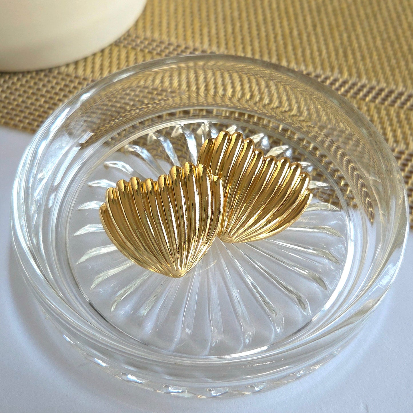 gold shell shaped earrings