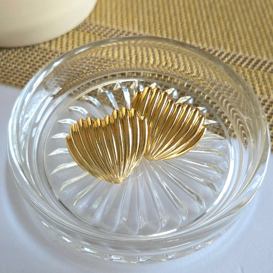 gold shell shaped earrings