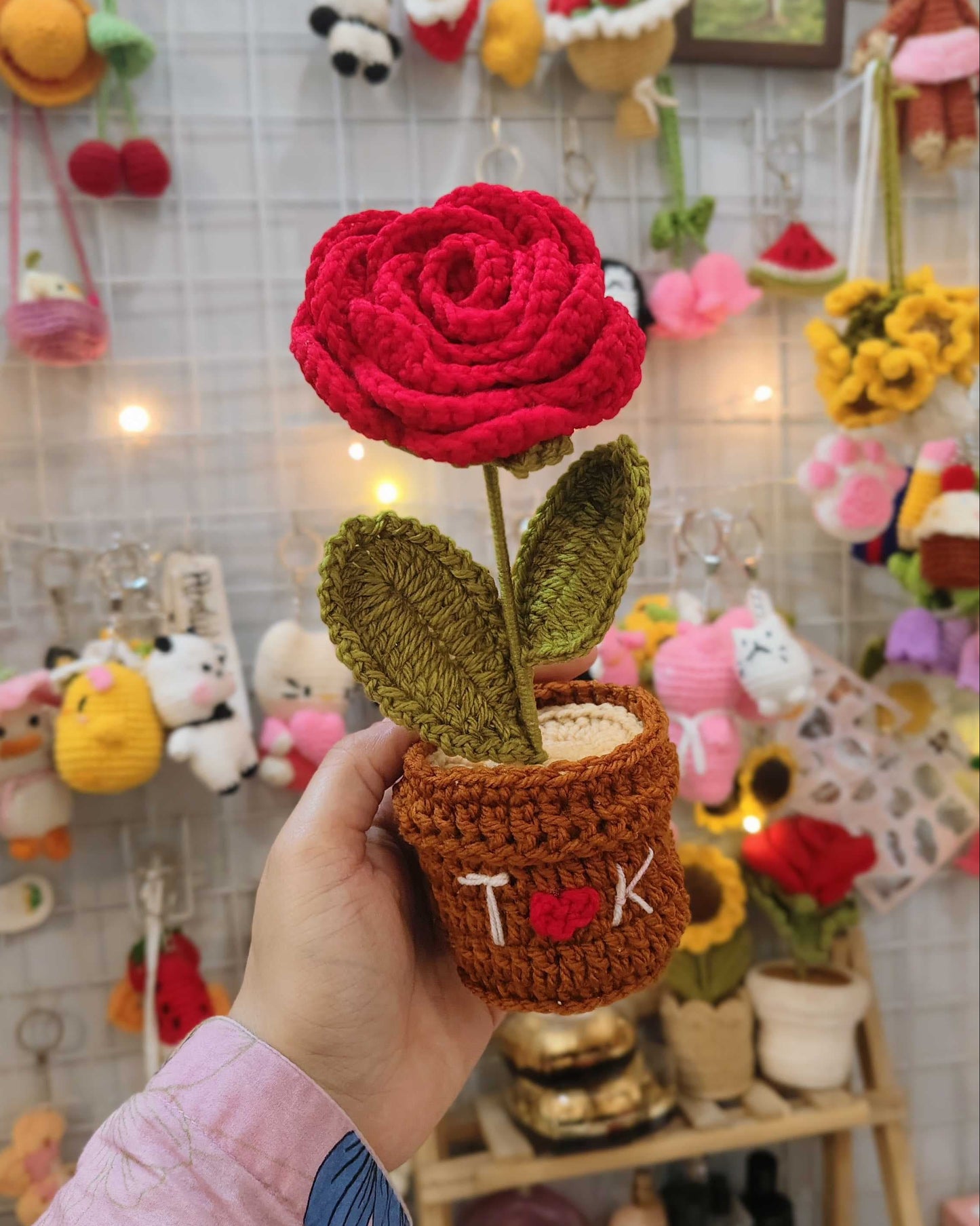 Rose Flower Pot (7 Inches)