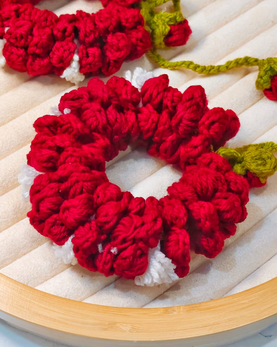 Blooms in Yarn Gajra