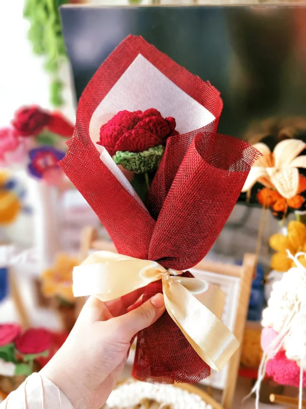 (1 pc) Single Red Rose bouquet With Maroon sheet