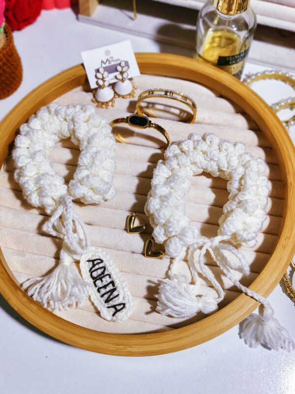 Jasmine Gajra with Name Tag (single piece)